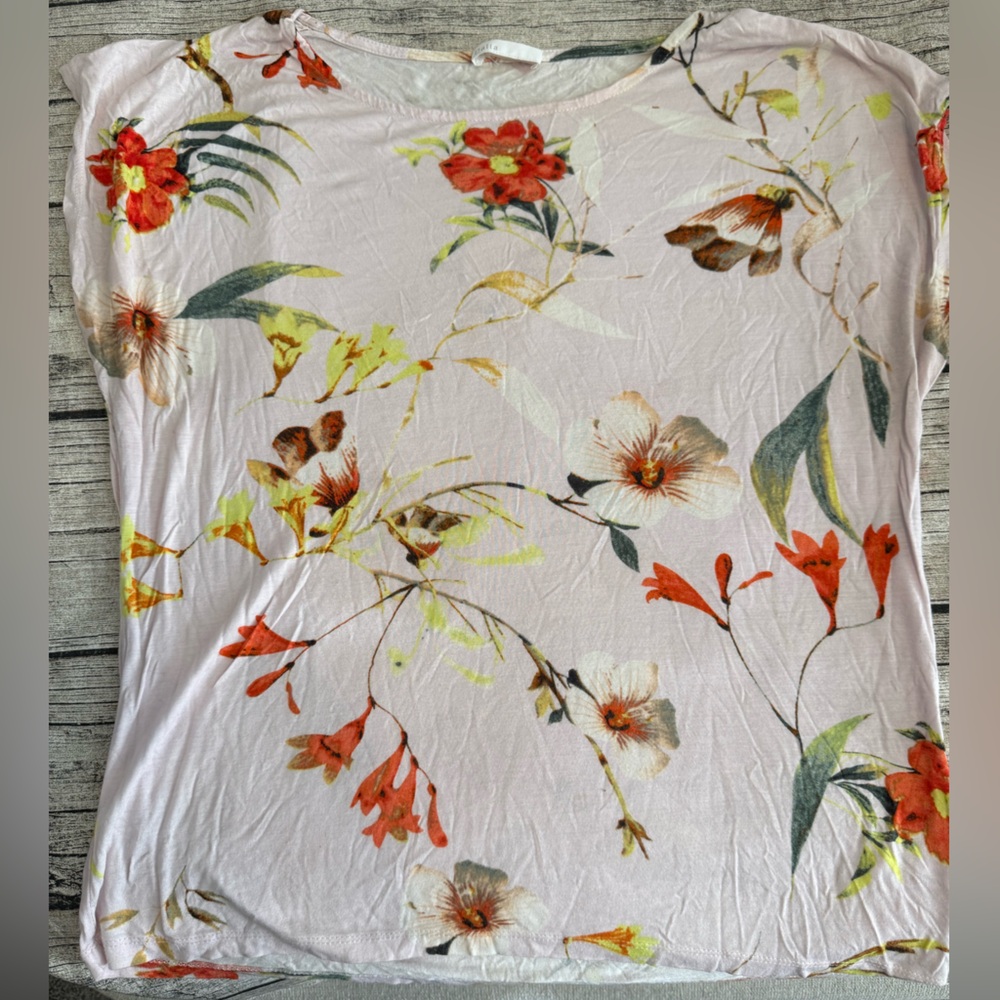 Dalia Floral woman’s top. slight Cap, sleeveless soft & fresh.. Size XL